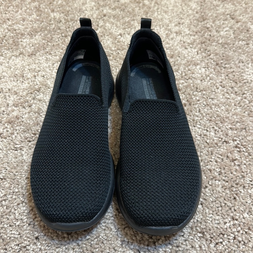 Skechers slip on mesh loafers. Black. Size 5.5. Memory foam insoles. EUC